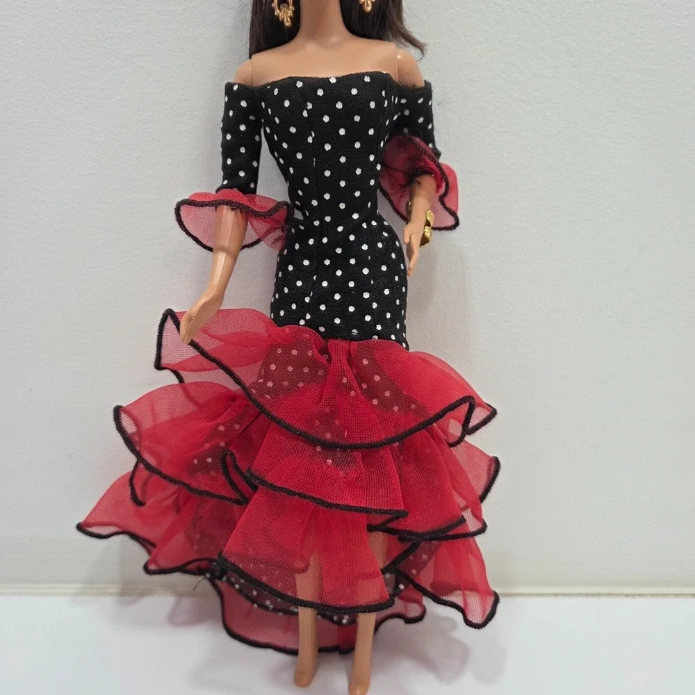 SPAIN BARBIE DOLL DOLLS OF THE WORLD PASSPORT  2012 MATTEL X8421